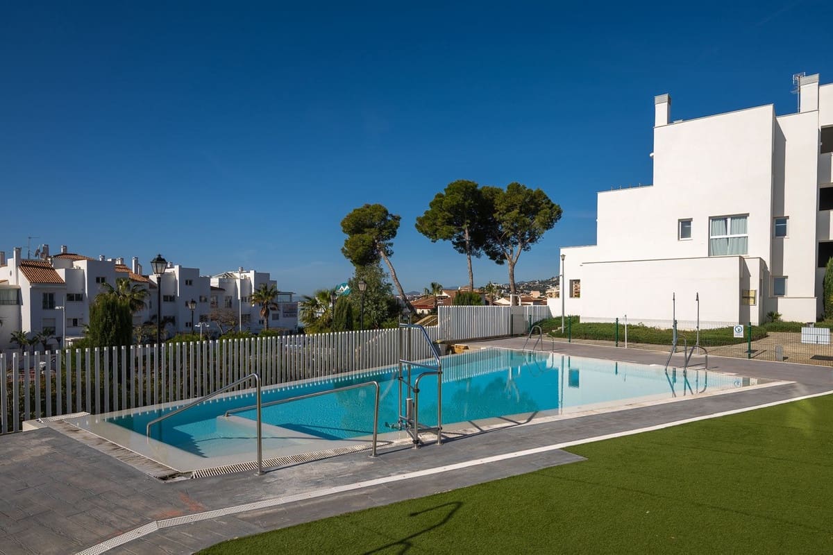 3 sovrum Takvåning till salu i Torrequebrada med pool garage - 1 050 000 € (Ref: 10062696)