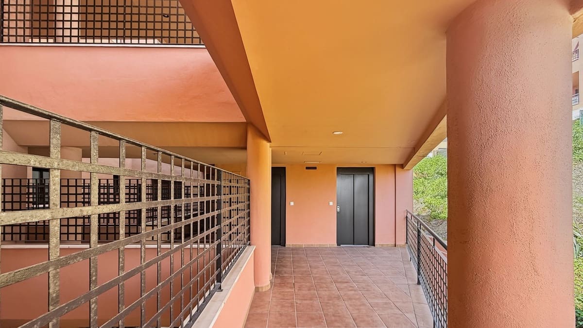 2 soverom Leilighet til salgs i Mijas Costa med svømmebasseng garasje - € 299 000 (Ref: 10095748)