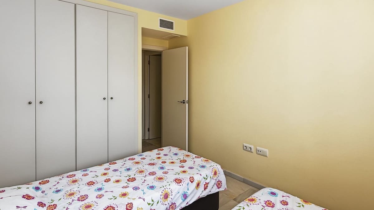 2 soverom Leilighet til salgs i Mijas Costa med svømmebasseng garasje - € 299 000 (Ref: 10095748)
