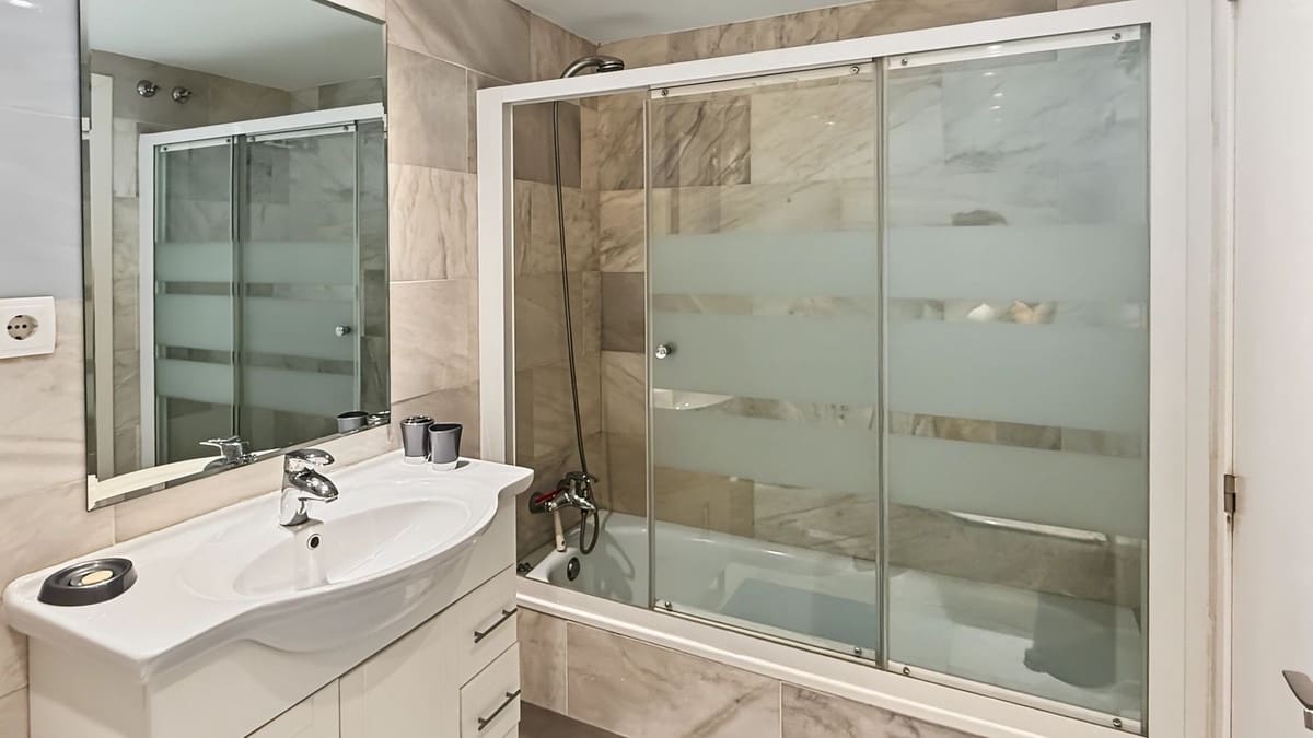 2 soverom Leilighet til salgs i Mijas Costa med svømmebasseng garasje - € 299 000 (Ref: 10095748)
