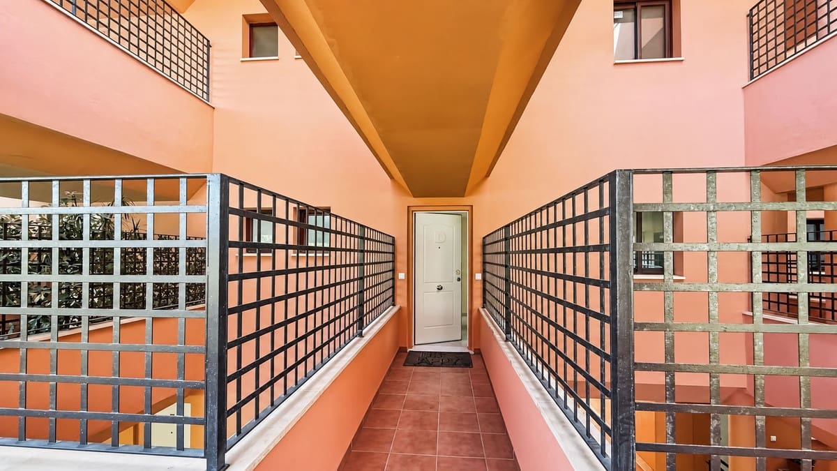 2 soverom Leilighet til salgs i Mijas Costa med svømmebasseng garasje - € 299 000 (Ref: 10095748)