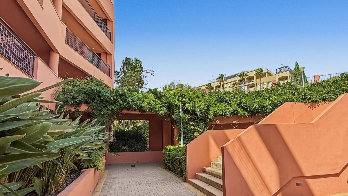 2 soverom Leilighet til salgs i Mijas Costa med svømmebasseng garasje - € 299 000 (Ref: 10095748)