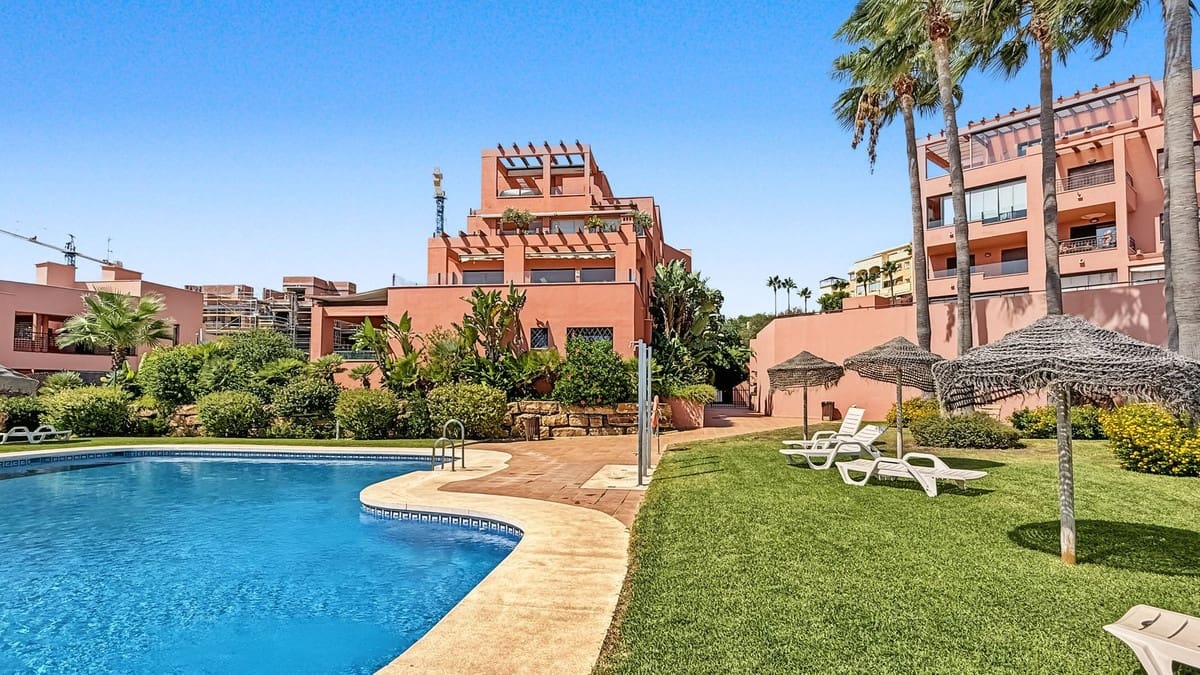 2 soverom Leilighet til salgs i Mijas Costa med svømmebasseng garasje - € 299 000 (Ref: 10095748)