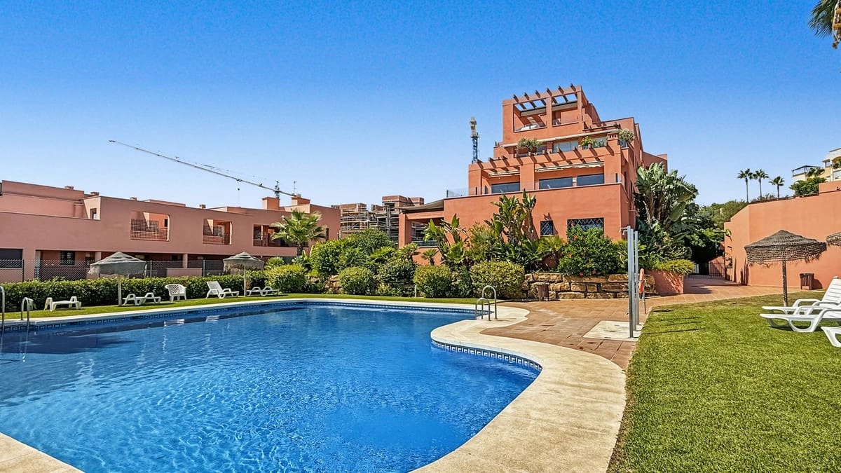 2 soverom Leilighet til salgs i Mijas Costa med svømmebasseng garasje - € 299 000 (Ref: 10095748)