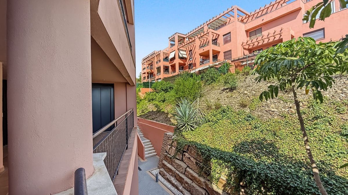 2 soverom Leilighet til salgs i Mijas Costa med svømmebasseng garasje - € 299 000 (Ref: 10095748)