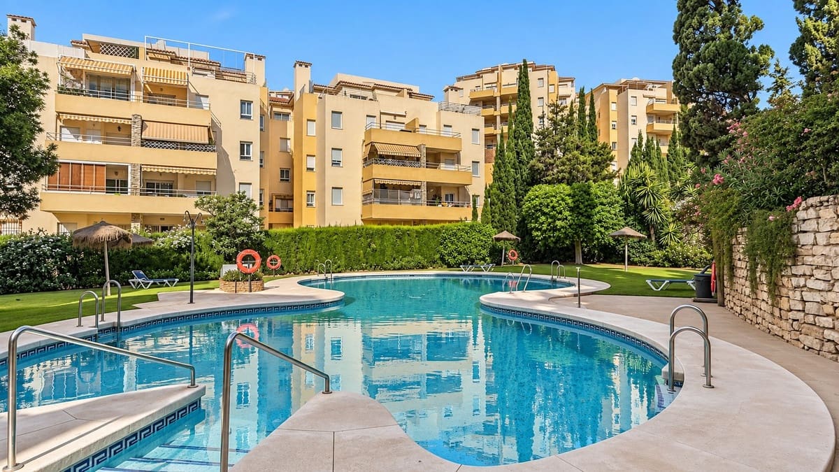 2 bedroom Apartment for sale in Riviera del Sol with pool - € 299,000 (Ref: 10116041)