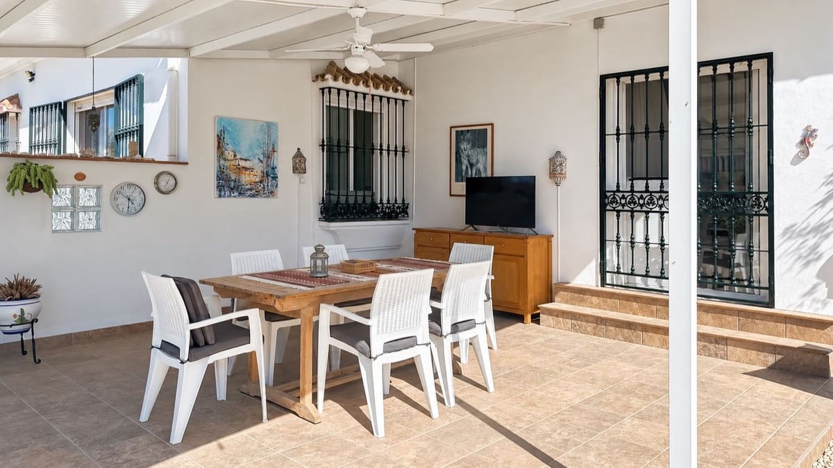 3 bedroom Villa for sale in Colmenar with pool garage - € 375,000 (Ref: 10163282)