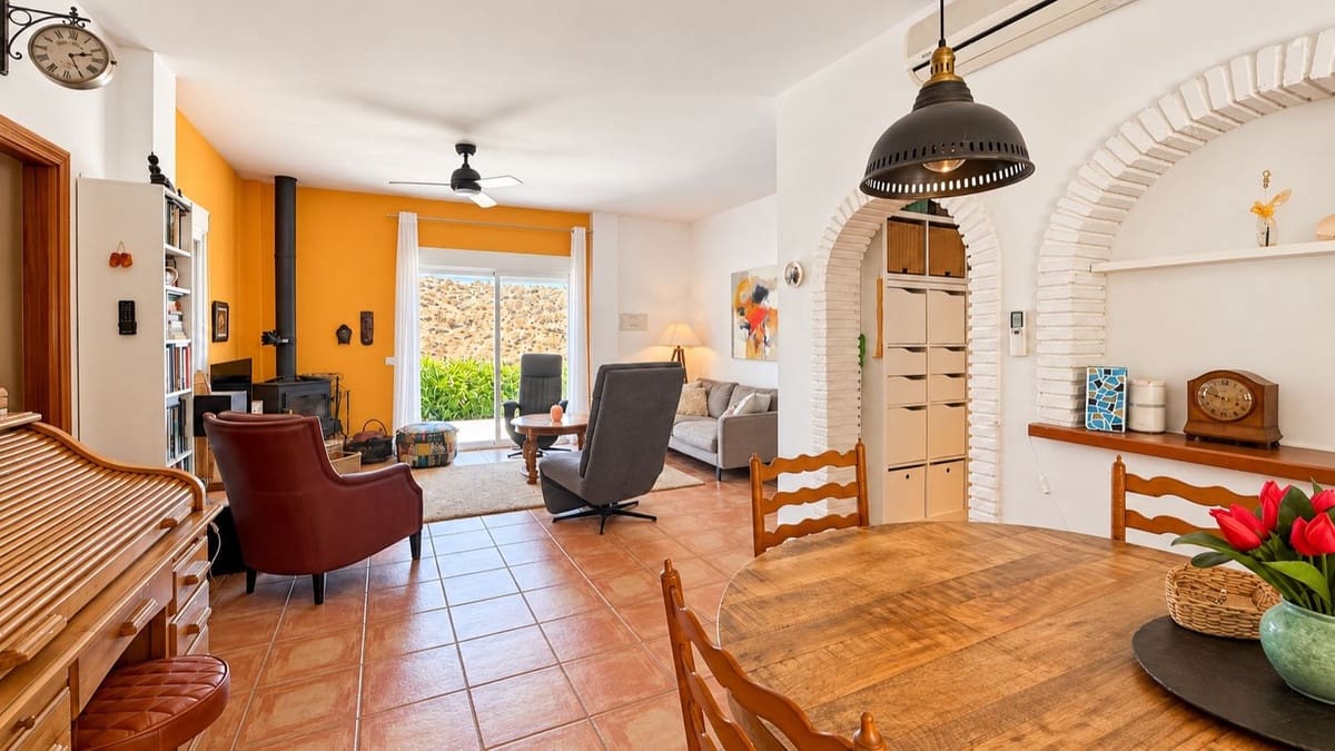 3 bedroom Villa for sale in Colmenar with pool garage - € 375,000 (Ref: 10163282)