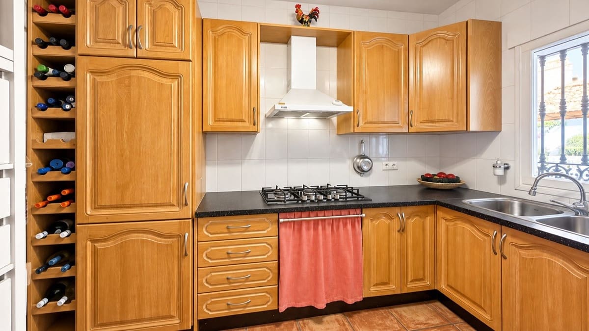 3 bedroom Villa for sale in Colmenar with pool garage - € 375,000 (Ref: 10163282)