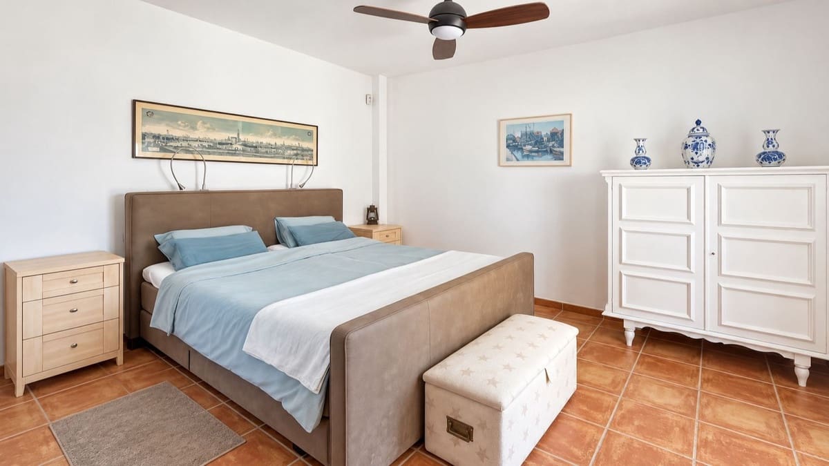 3 bedroom Villa for sale in Colmenar with pool garage - € 375,000 (Ref: 10163282)