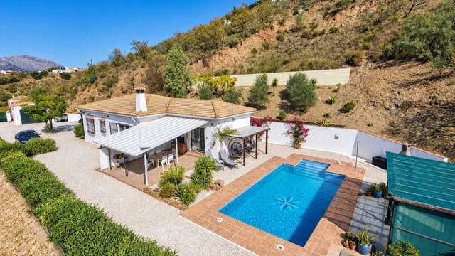 3 soveværelse Villa til salg i Colmenar med swimmingpool garage - € 375.000 (Ref: 10163282)