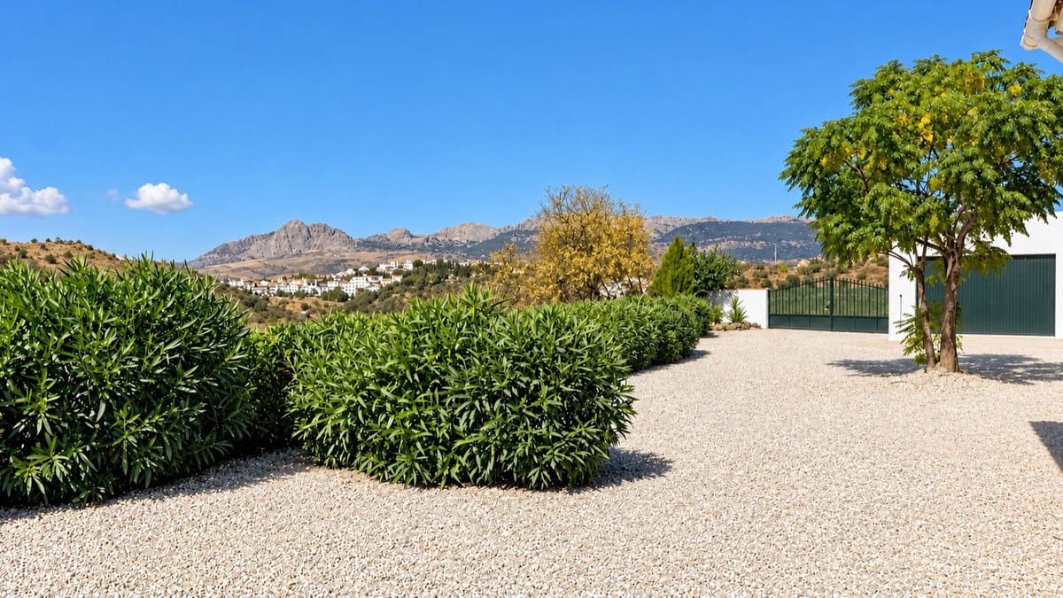3 bedroom Villa for sale in Colmenar with pool garage - € 375,000 (Ref: 10163282)