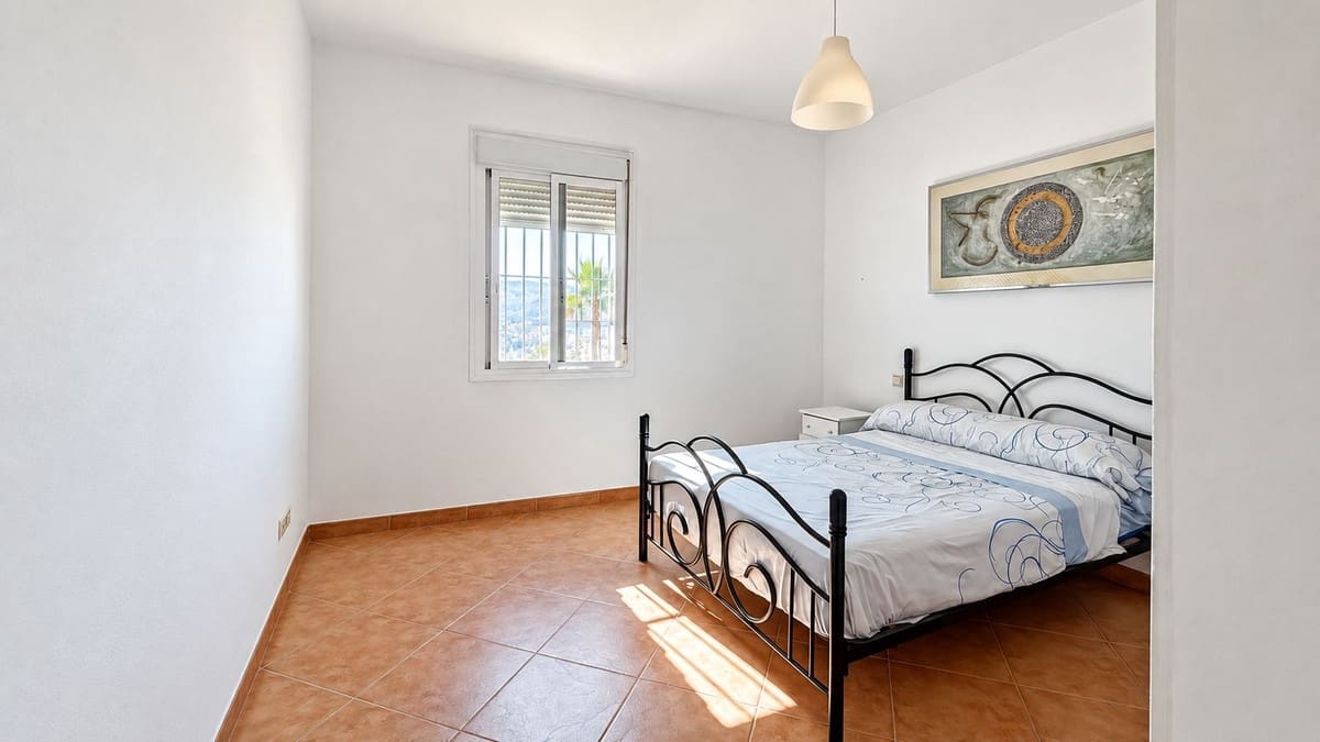 4 bedroom Finca/Country House for rent in Comares - € 750 (Ref: 10163561)
