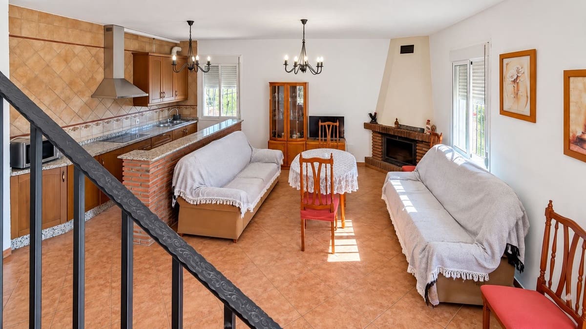 4 bedroom Finca/Country House for rent in Comares - € 750 (Ref: 10163561)