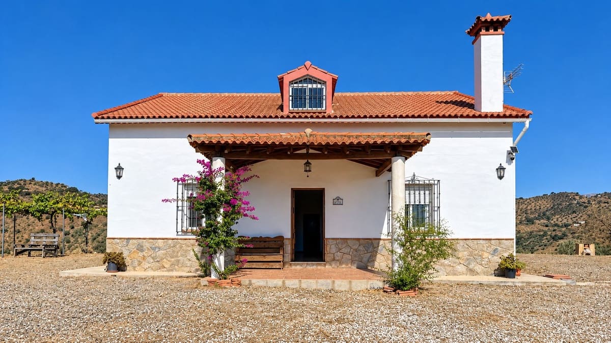 4 bedroom Finca/Country House for rent in Comares - € 750 (Ref: 10163561)