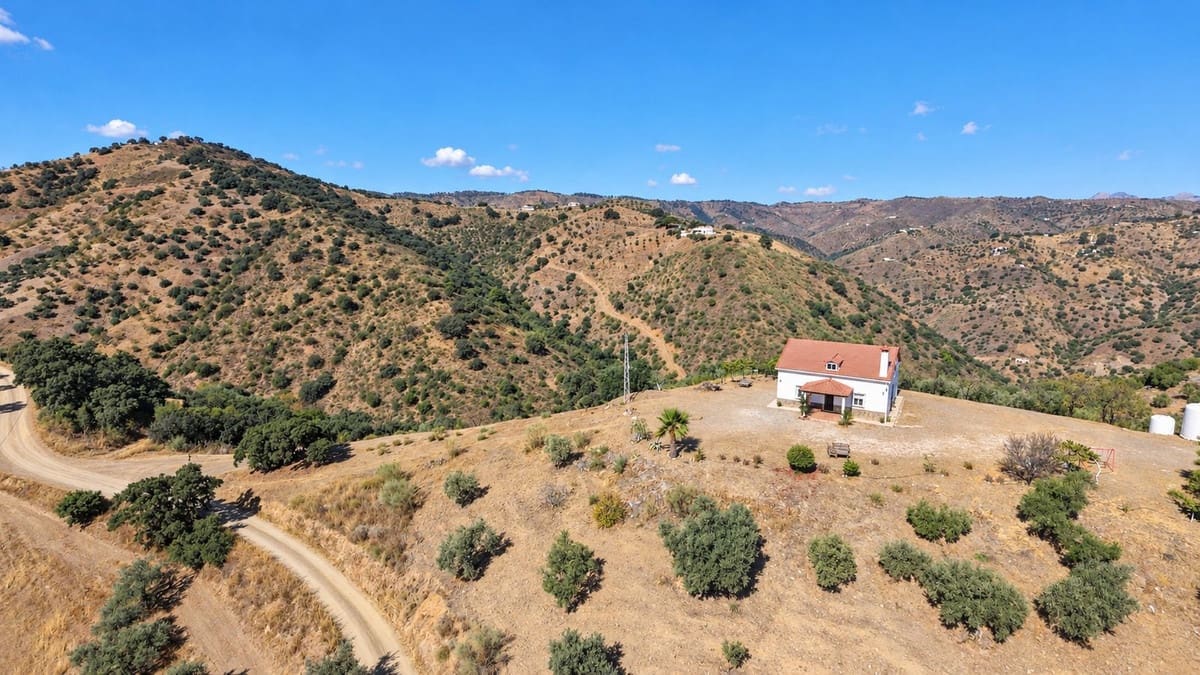 4 bedroom Finca/Country House for rent in Comares - € 750 (Ref: 10163561)