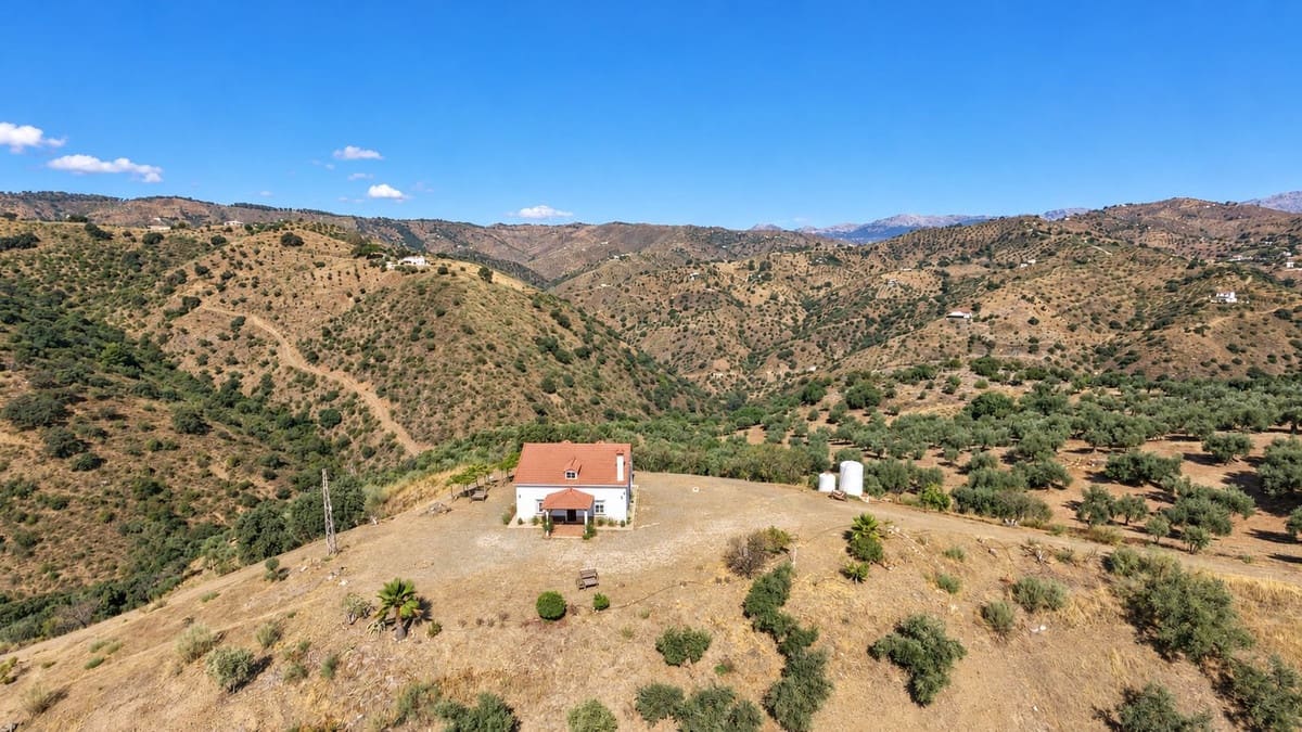 4 bedroom Finca/Country House for rent in Comares - € 750 (Ref: 10163561)