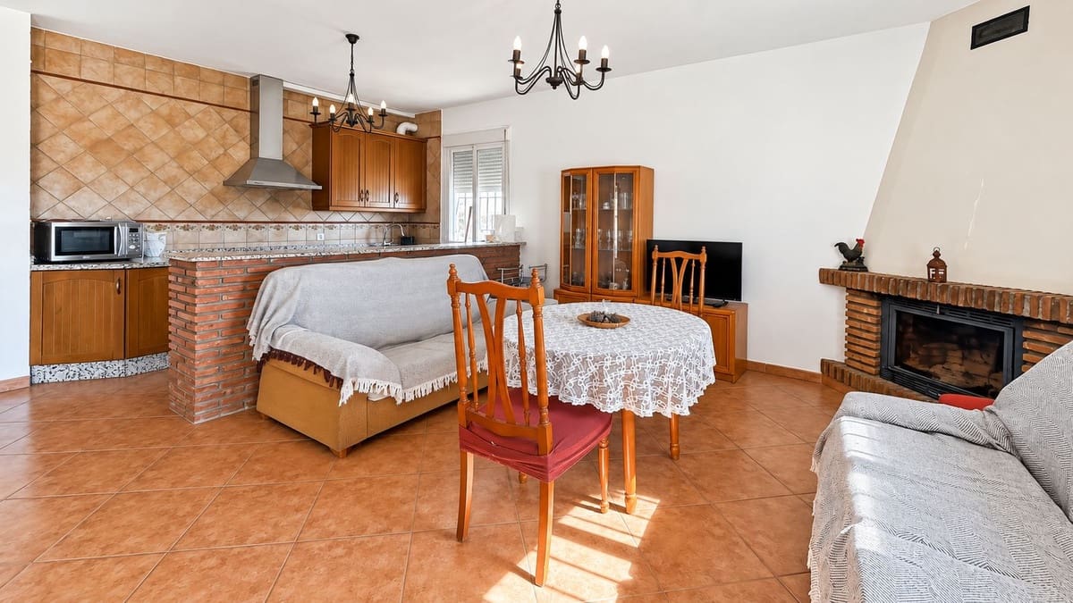 4 bedroom Finca/Country House for rent in Comares - € 750 (Ref: 10163561)
