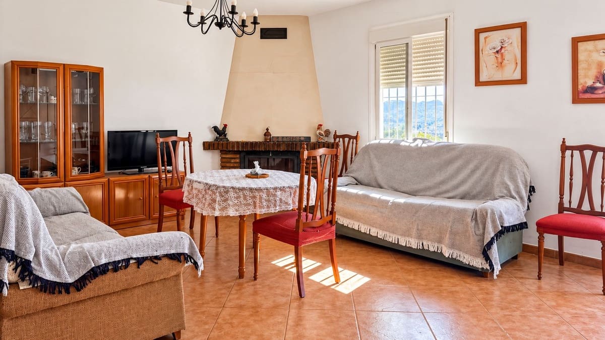 4 bedroom Finca/Country House for rent in Comares - € 750 (Ref: 10163561)