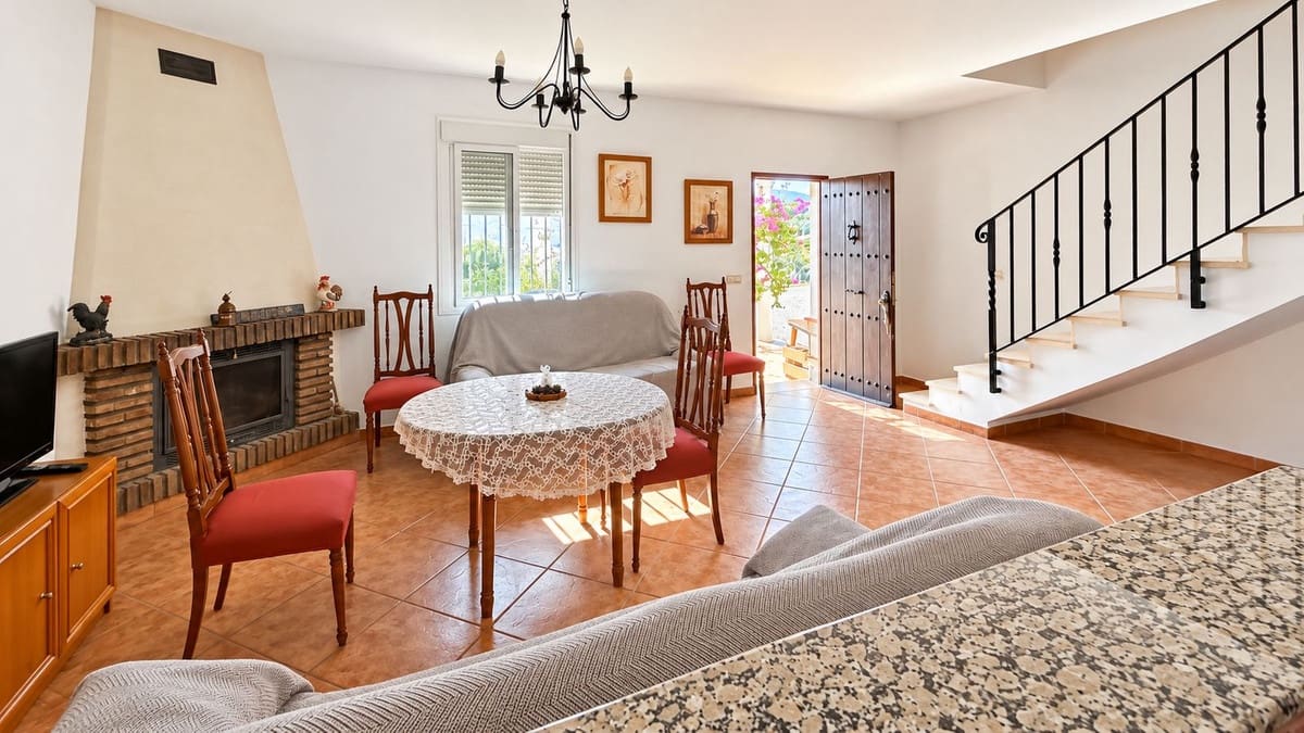 4 bedroom Finca/Country House for rent in Comares - € 750 (Ref: 10163561)