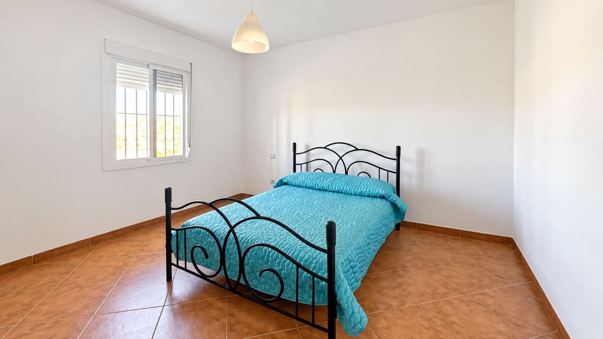 4 bedroom Finca/Country House for rent in Comares - € 750 (Ref: 10163561)