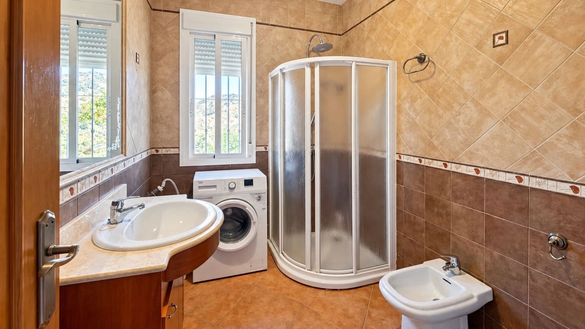 4 bedroom Finca/Country House for rent in Comares - € 750 (Ref: 10163561)