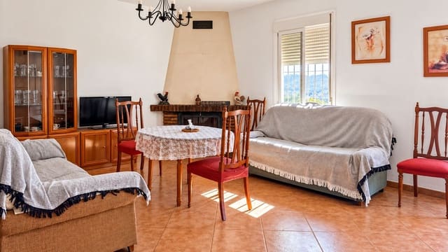 4 bedroom Finca/Country House for rent in Comares - € 750 (Ref: 10163561)