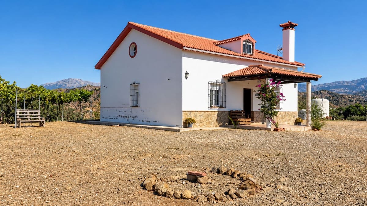 4 bedroom Finca/Country House for rent in Comares - € 750 (Ref: 10163561)