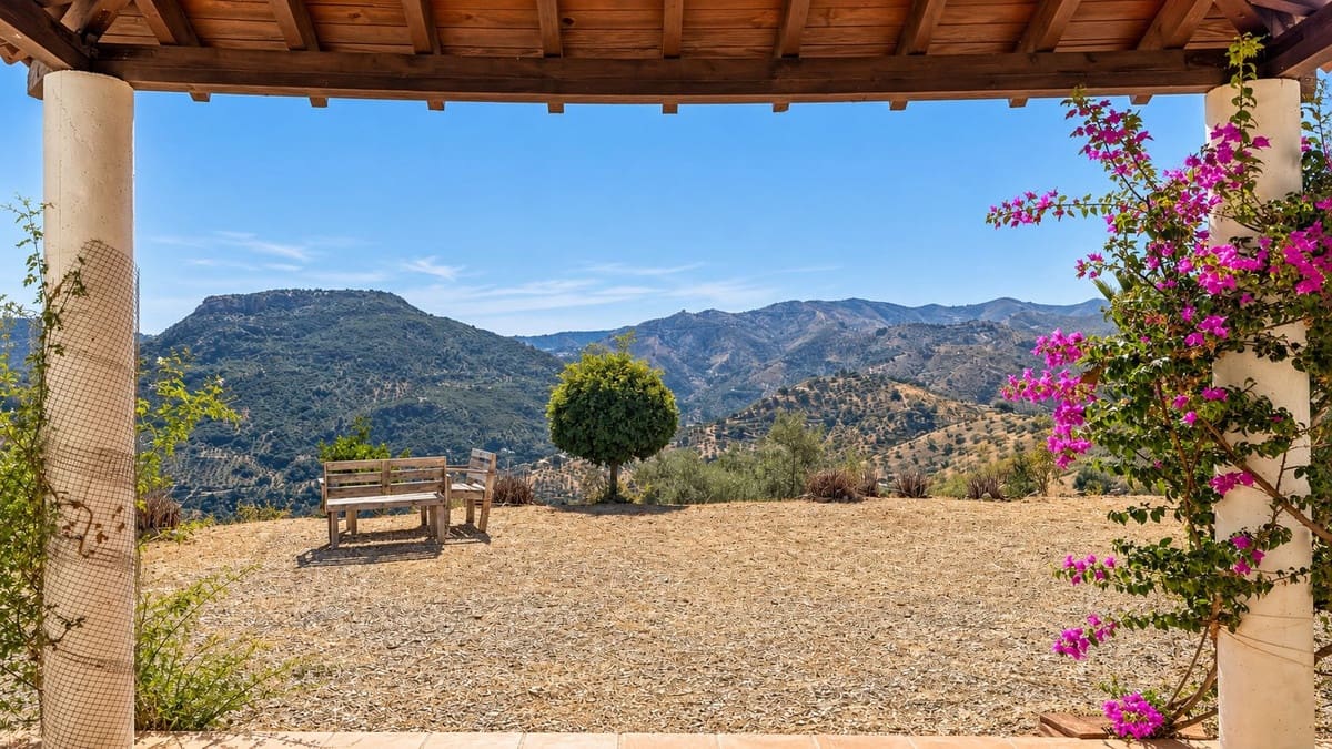4 bedroom Finca/Country House for rent in Comares - € 750 (Ref: 10163561)