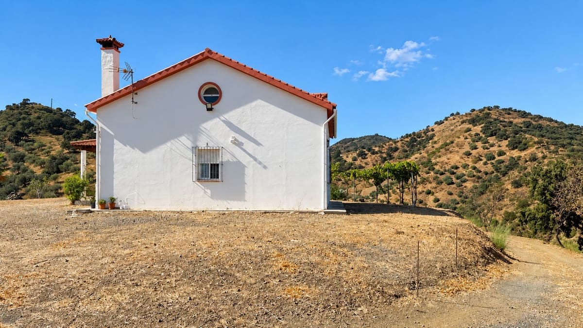 4 bedroom Finca/Country House for rent in Comares - € 750 (Ref: 10163561)