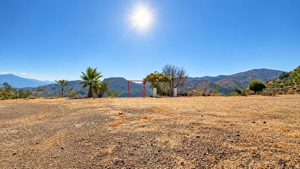 4 bedroom Finca/Country House for rent in Comares - € 750 (Ref: 10163561)