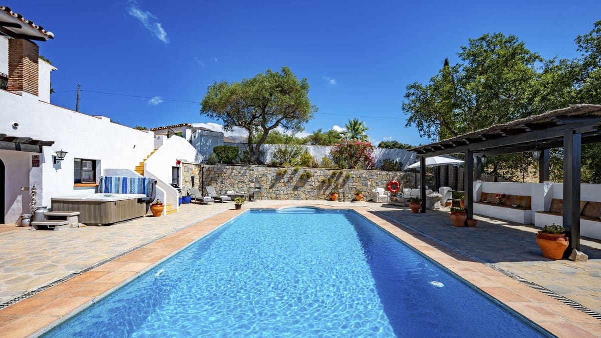 3 bedroom Finca/Country House for sale in Casares with pool garage - € 1,100,000 (Ref: 10163763)