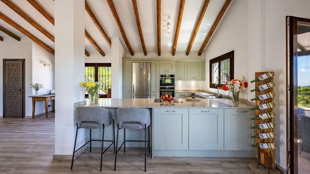 3 soveværelse Finca/Landehus til salg i Casares med swimmingpool garage - € 1.100.000 (Ref: 10163763)