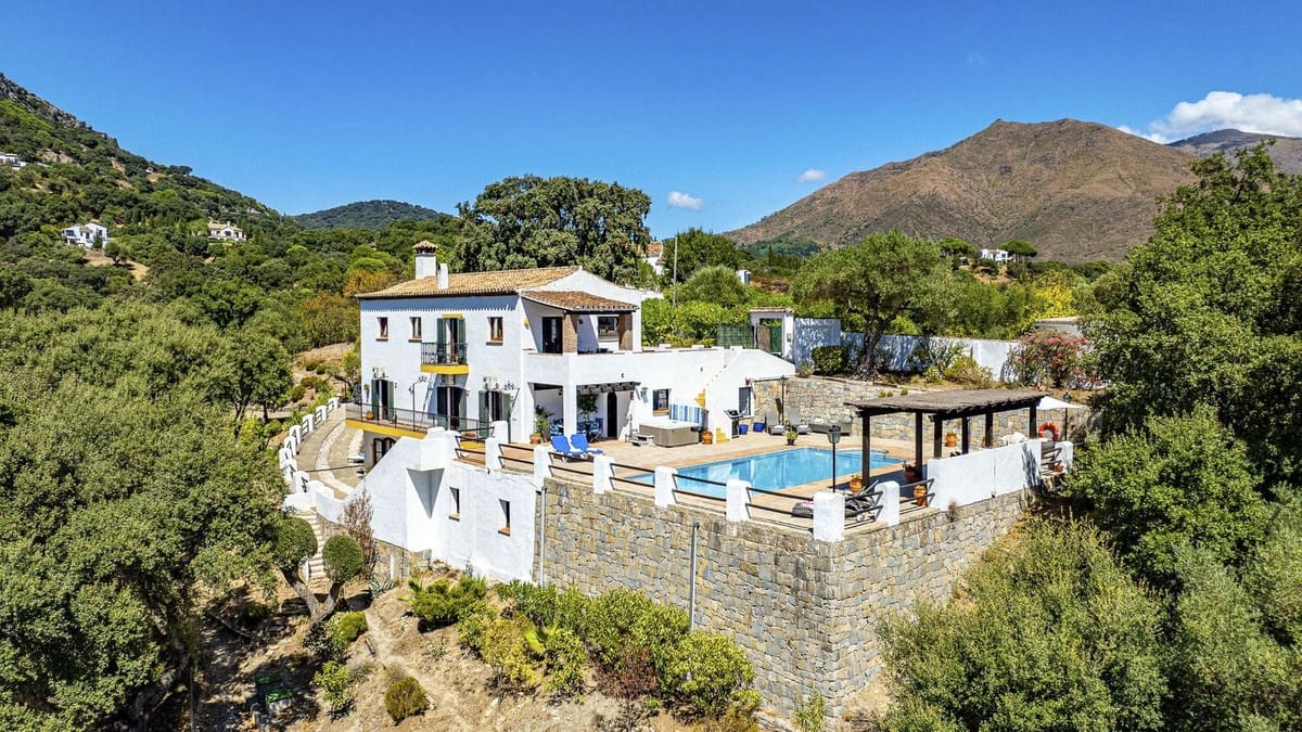 3 bedroom Finca/Country House for sale in Casares with pool garage - € 1,100,000 (Ref: 10163763)