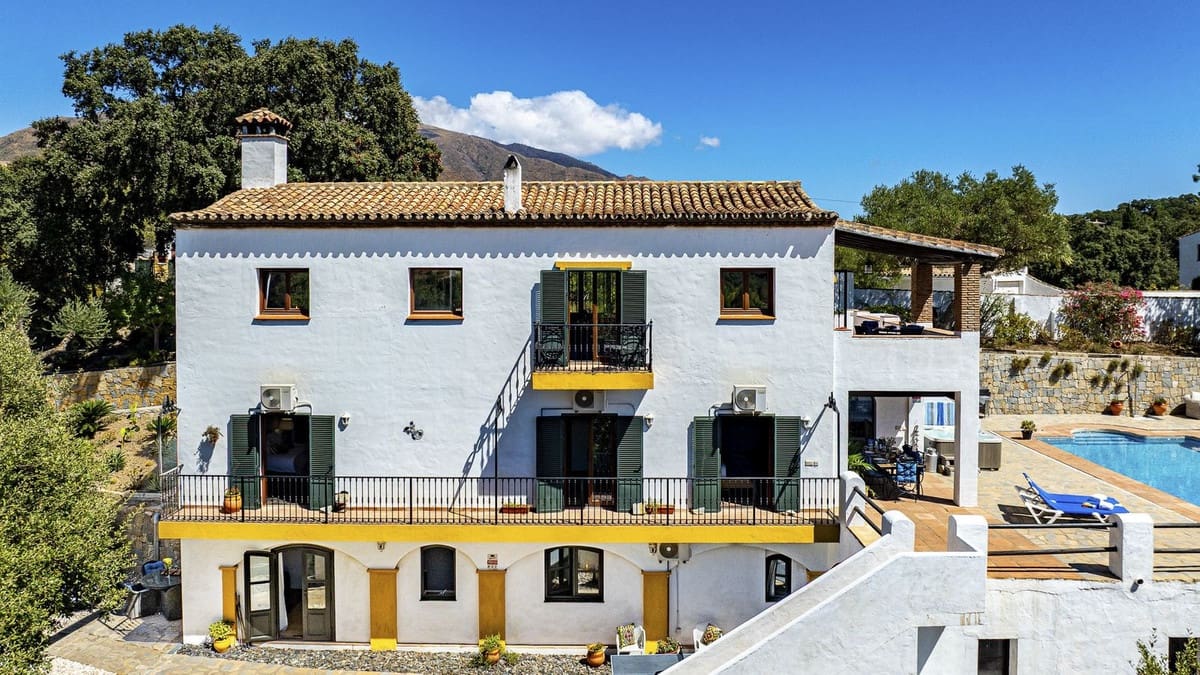 3 bedroom Finca/Country House for sale in Casares with pool garage - € 1,100,000 (Ref: 10163763)