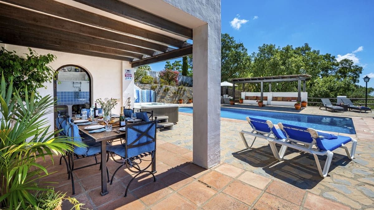 3 bedroom Finca/Country House for sale in Casares with pool garage - € 1,100,000 (Ref: 10163763)