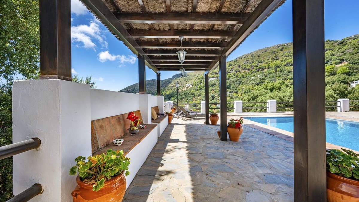 3 bedroom Finca/Country House for sale in Casares with pool garage - € 1,100,000 (Ref: 10163763)