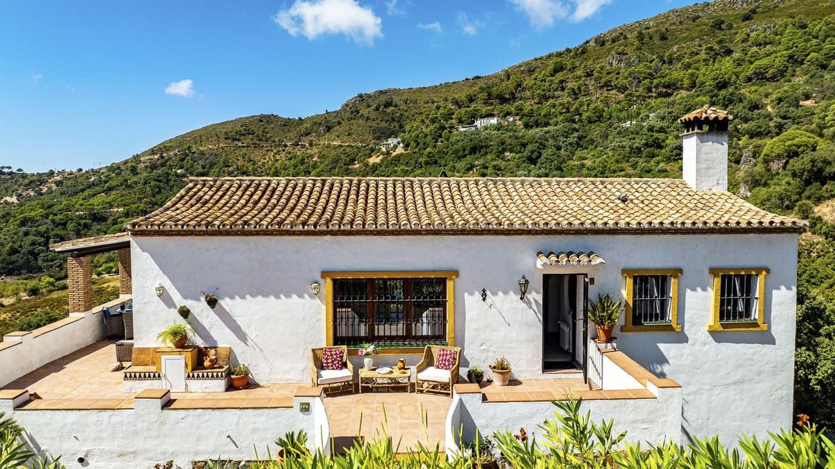 3 bedroom Finca/Country House for sale in Casares with pool garage - € 1,100,000 (Ref: 10163763)