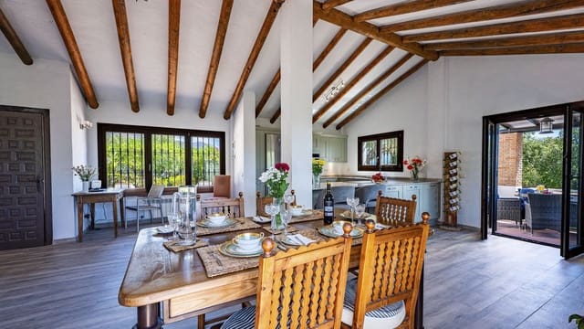 3 soveværelse Finca/Landehus til salg i Casares med swimmingpool garage - € 1.100.000 (Ref: 10163763)
