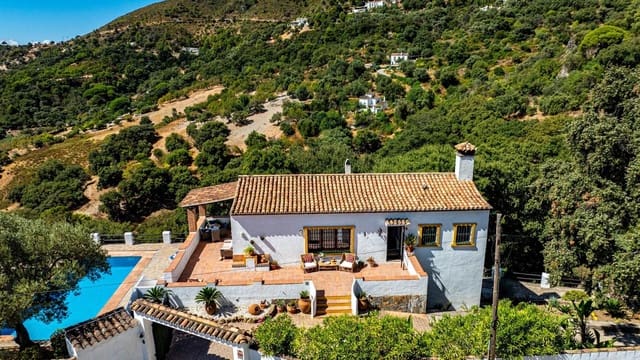 3 soveværelse Finca/Landehus til salg i Casares med swimmingpool garage - € 1.100.000 (Ref: 10163763)