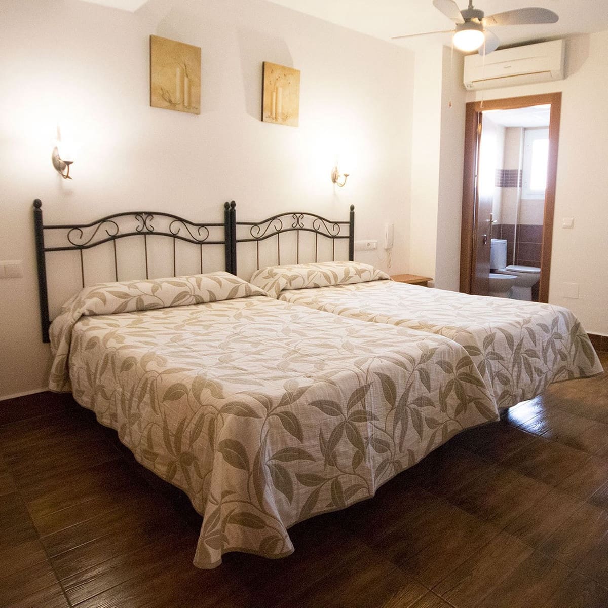 33 chambre Hôtel à vendre à Tolox avec garage - 970 000 € (Ref: 7898776)