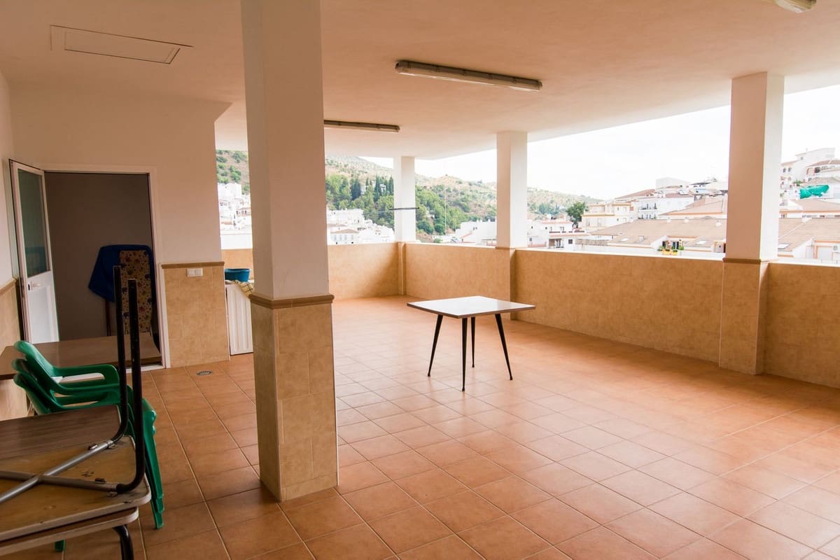 33 chambre Hôtel à vendre à Tolox avec garage - 970 000 € (Ref: 7898776)