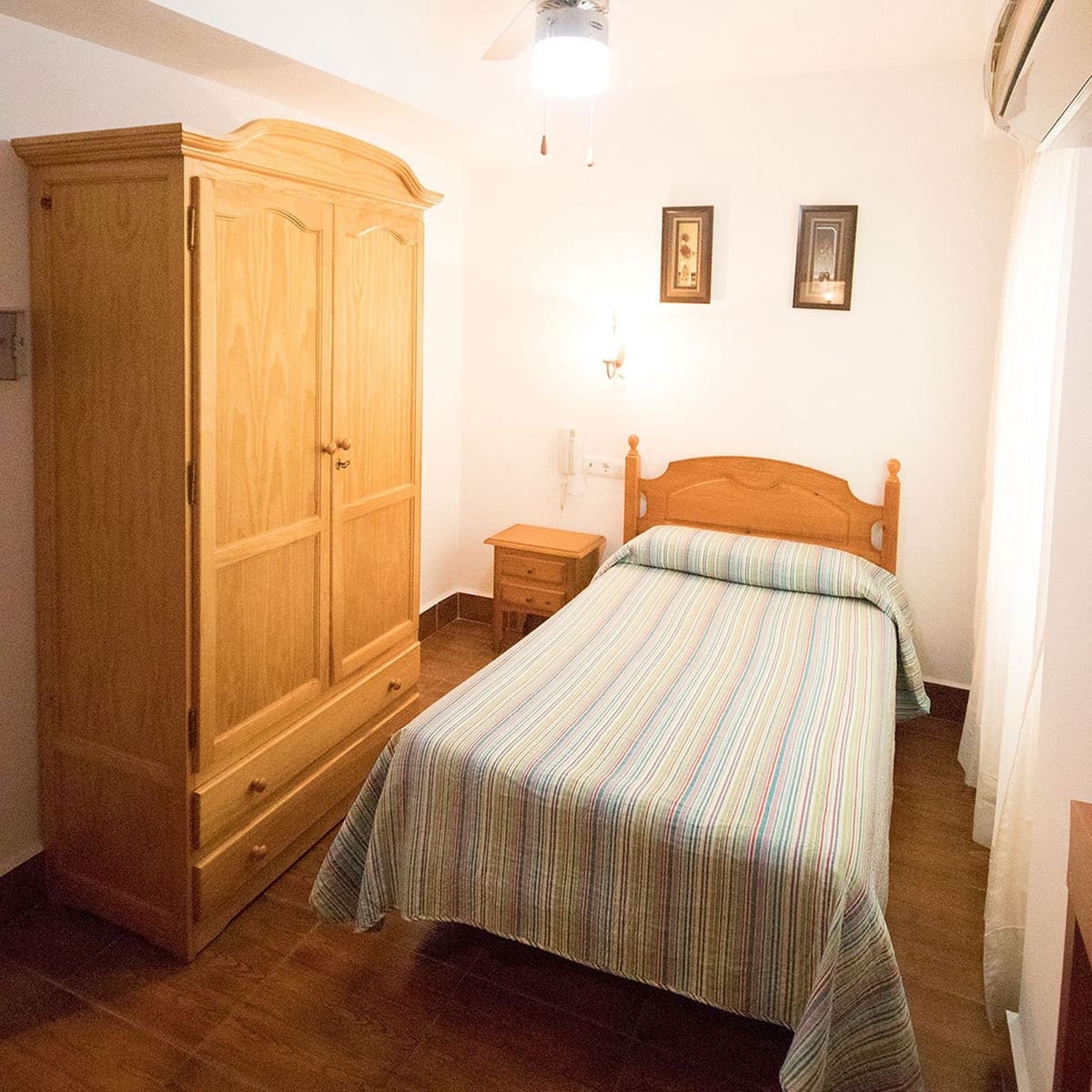 33 chambre Hôtel à vendre à Tolox avec garage - 970 000 € (Ref: 7898776)