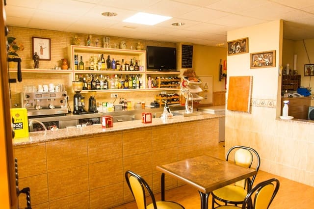 33 slaapkamer Hotel te koop in Tolox met garage - € 970.000 (Ref: 7898776)