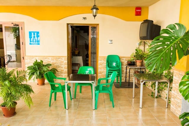 33 chambre Hôtel à vendre à Tolox avec garage - 970 000 € (Ref: 7898776)