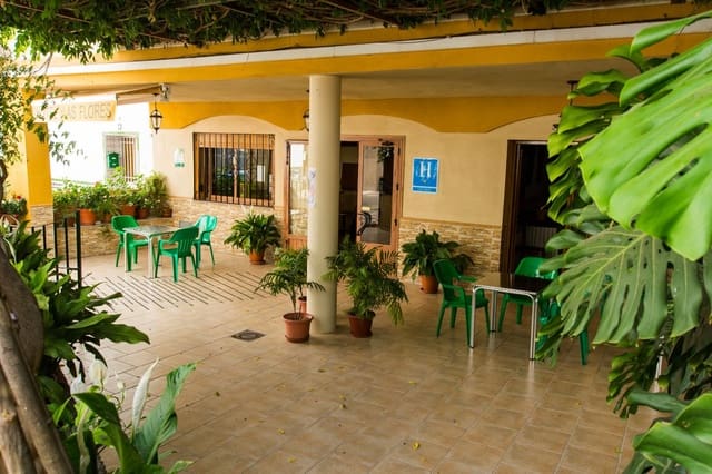 33 chambre Hôtel à vendre à Tolox avec garage - 970 000 € (Ref: 7898776)