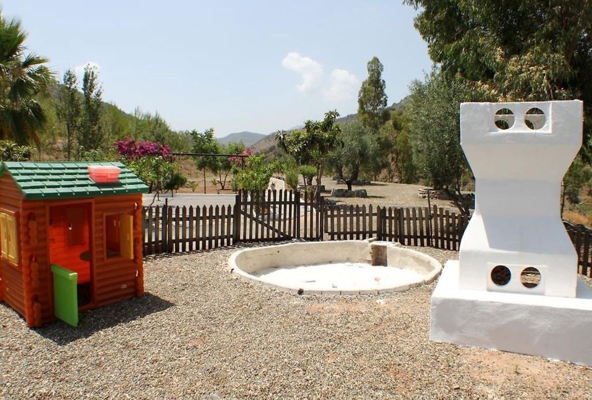 17 makuuhuone Maalaistalo myytävänä paikassa Guaro mukana uima-altaan - 780 000 € (Ref: 7903772)