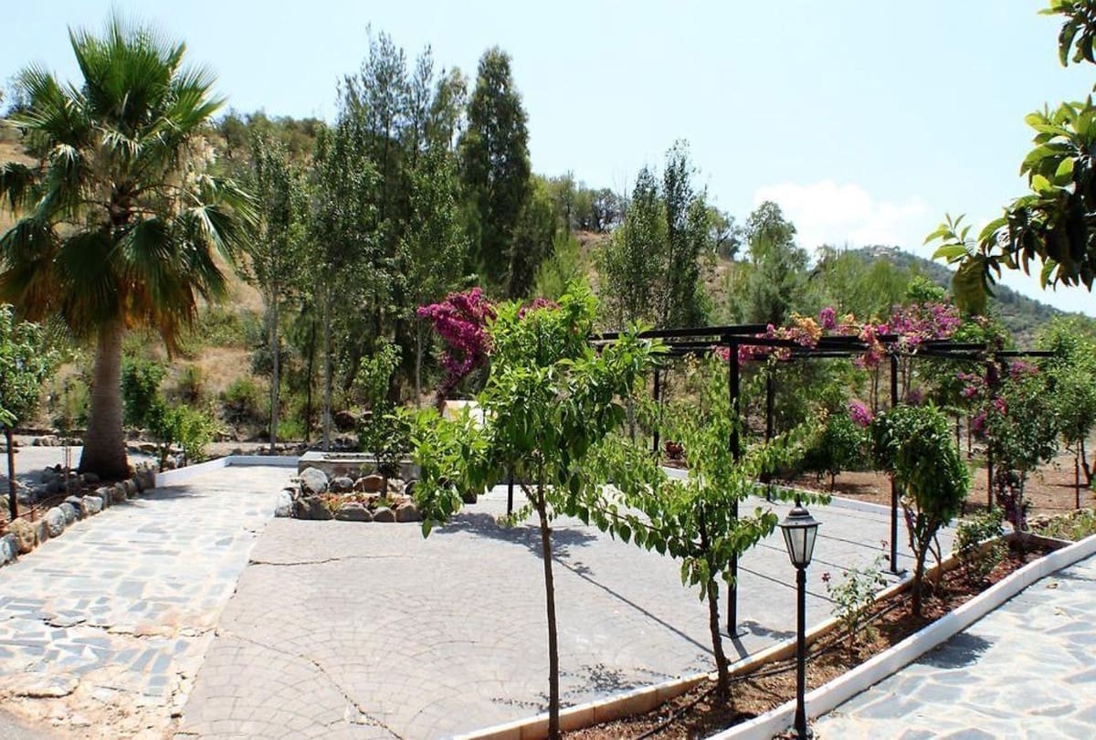 17 makuuhuone Maalaistalo myytävänä paikassa Guaro mukana uima-altaan - 780 000 € (Ref: 7903772)