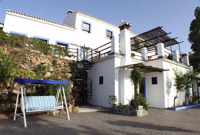 17 soveværelse Finca/Landehus til salg i Guaro med swimmingpool - € 780.000 (Ref: 7903772)