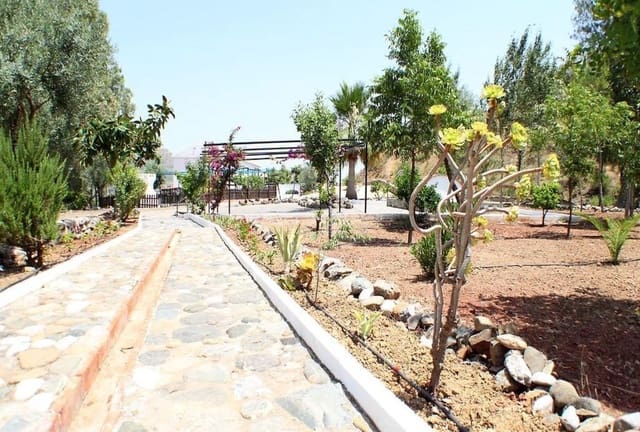 17 soveværelse Finca/Landehus til salg i Guaro med swimmingpool - € 780.000 (Ref: 7903772)